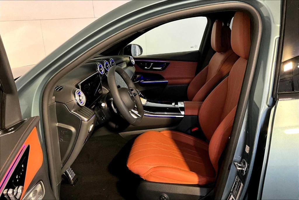 new 2025 Mercedes-Benz GLC 300 car, priced at $73,125