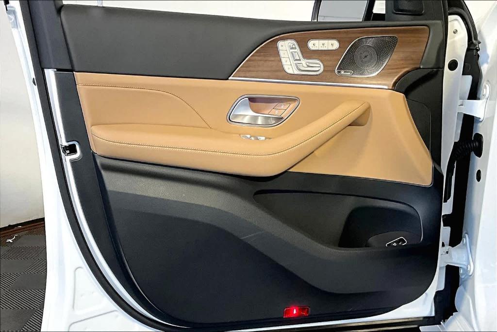 new 2025 Mercedes-Benz GLS 450 car, priced at $98,690