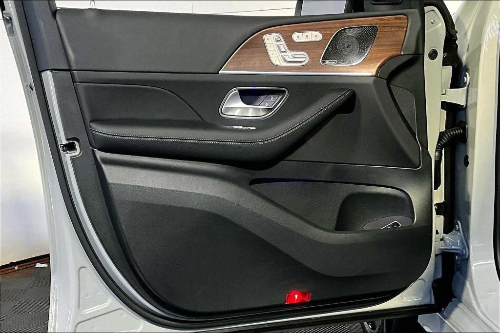 new 2025 Mercedes-Benz GLE 450 car, priced at $85,410