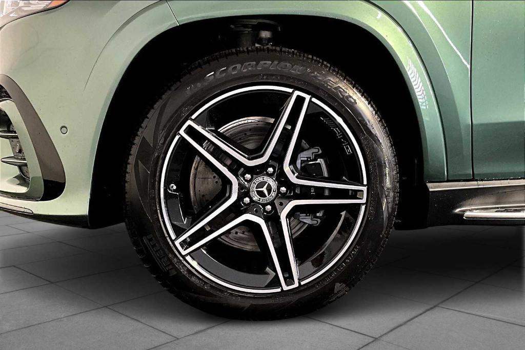 new 2026 Mercedes-Benz GLS 450 car, priced at $111,665