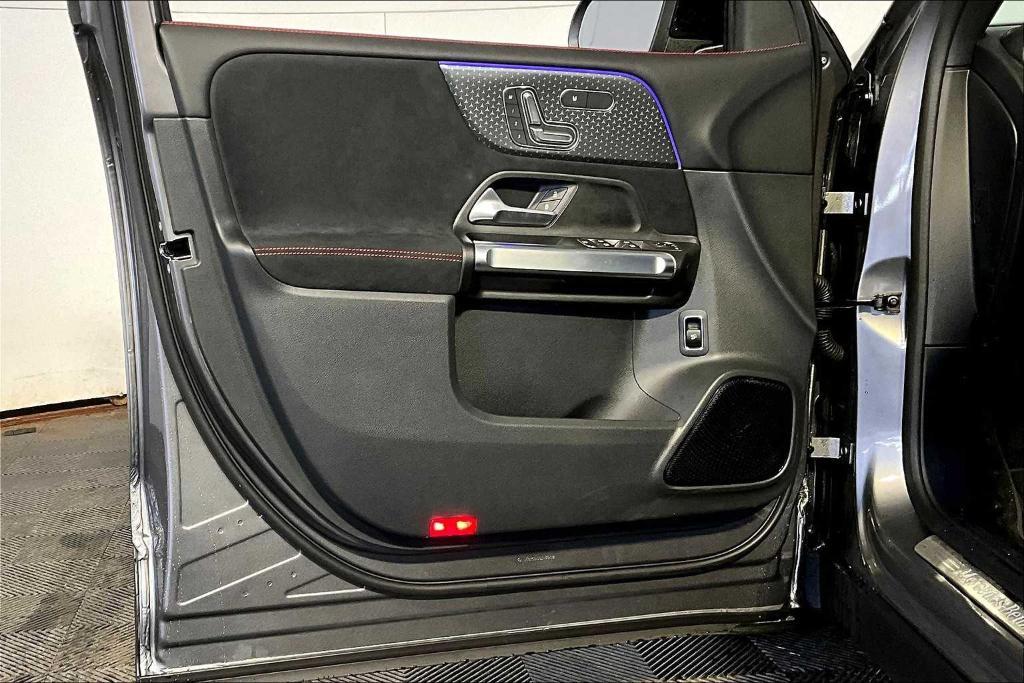 new 2025 Mercedes-Benz GLB 250 car, priced at $56,920