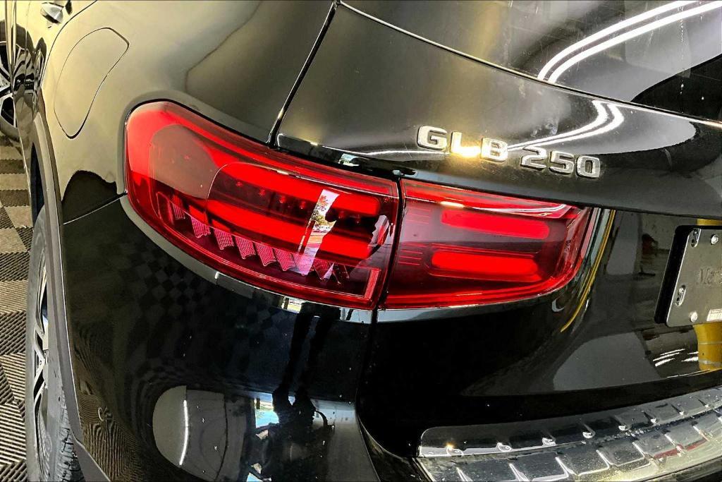new 2025 Mercedes-Benz GLB 250 car, priced at $51,095