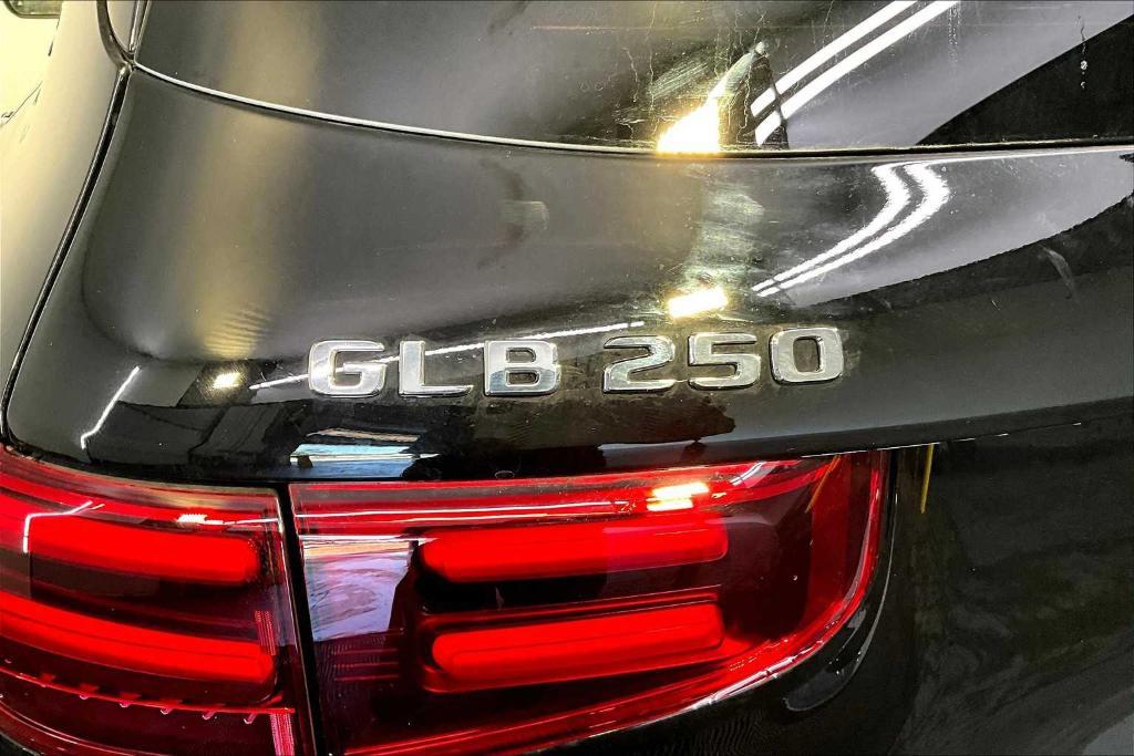 new 2025 Mercedes-Benz GLB 250 car, priced at $51,095