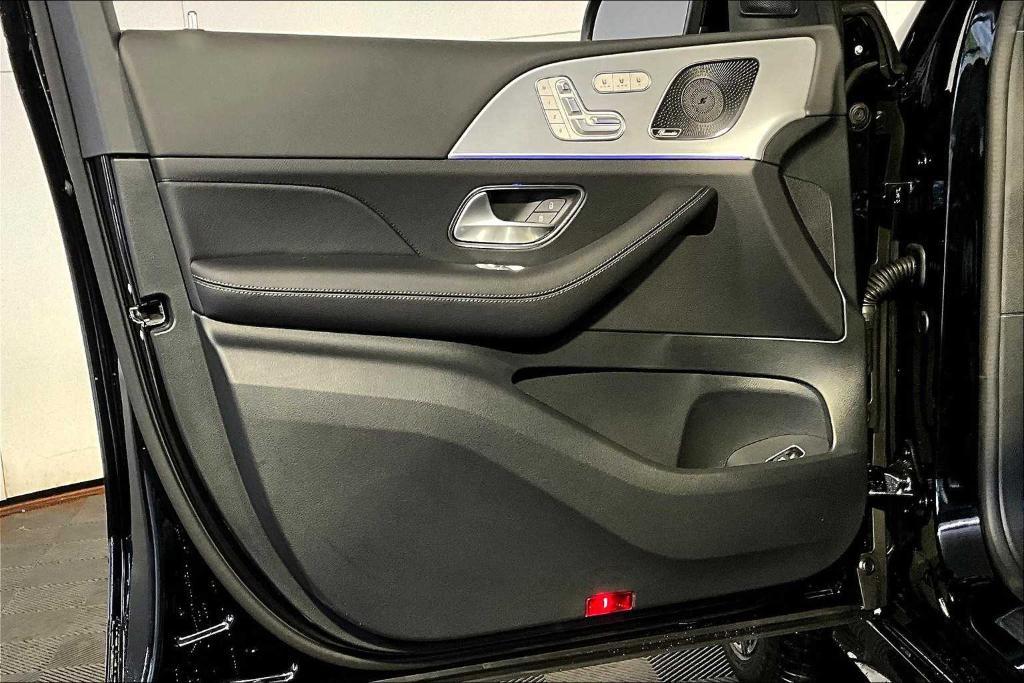 new 2025 Mercedes-Benz GLE 450 car, priced at $81,970