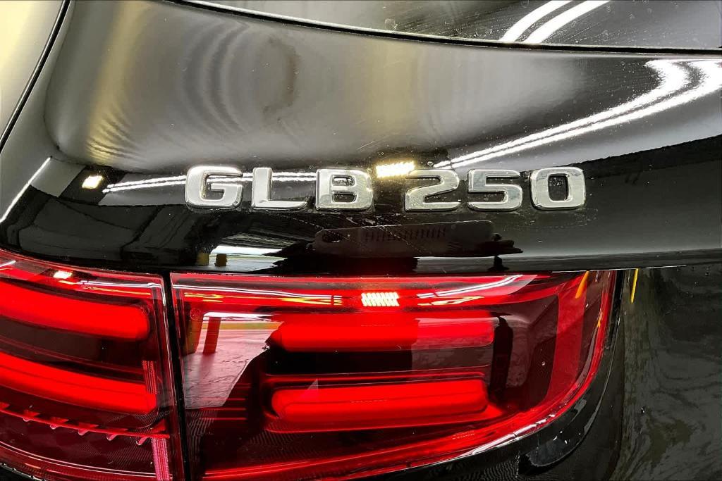 new 2024 Mercedes-Benz GLB 250 car, priced at $51,925