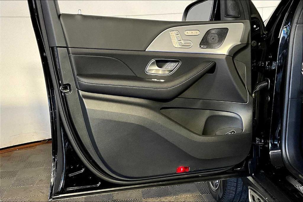 new 2025 Mercedes-Benz GLS 450 car, priced at $100,385