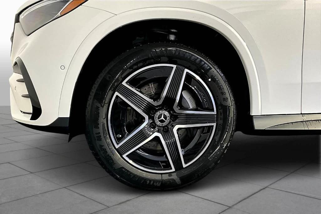 new 2025 Mercedes-Benz GLC 300 car, priced at $67,665