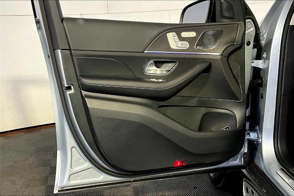 new 2026 Mercedes-Benz GLS 450 car, priced at $96,995