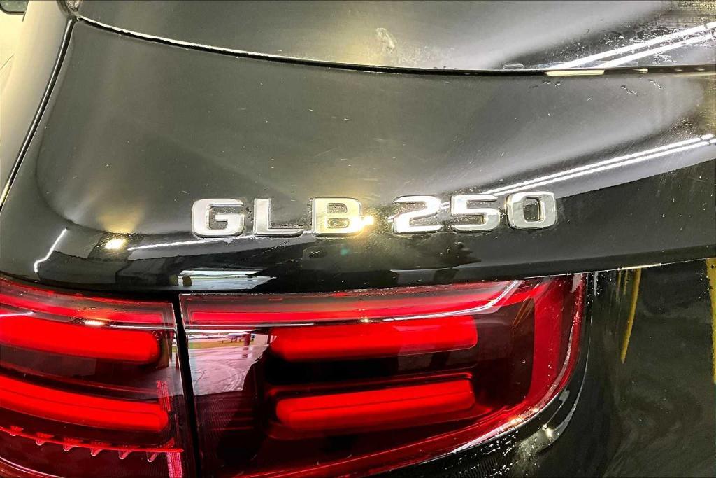 new 2025 Mercedes-Benz GLB 250 car, priced at $53,665