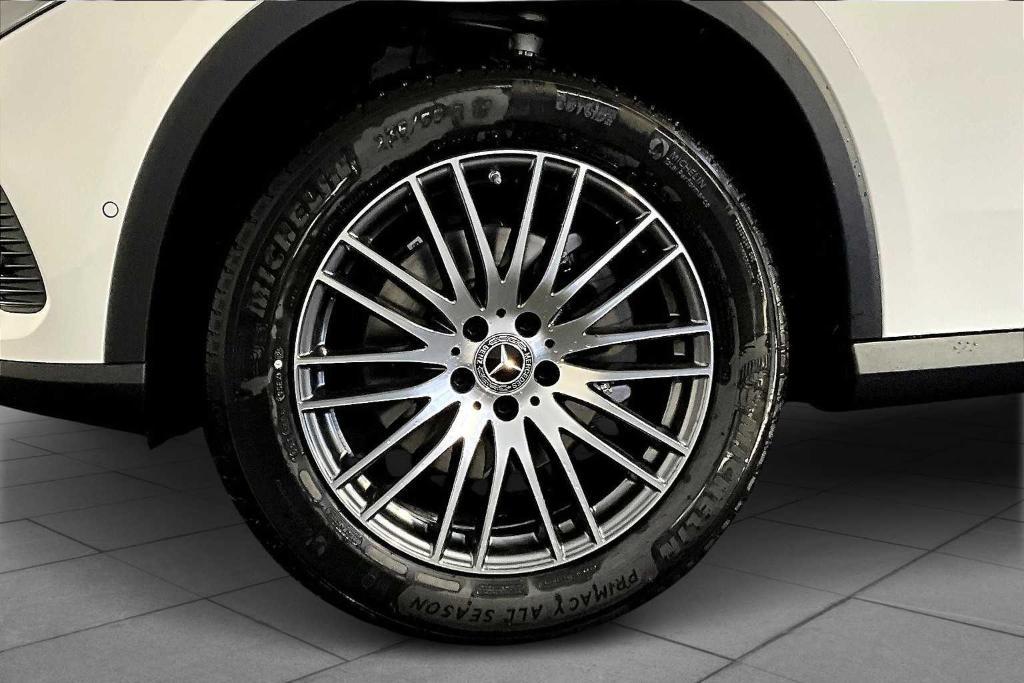 new 2025 Mercedes-Benz GLC 300 car, priced at $55,660