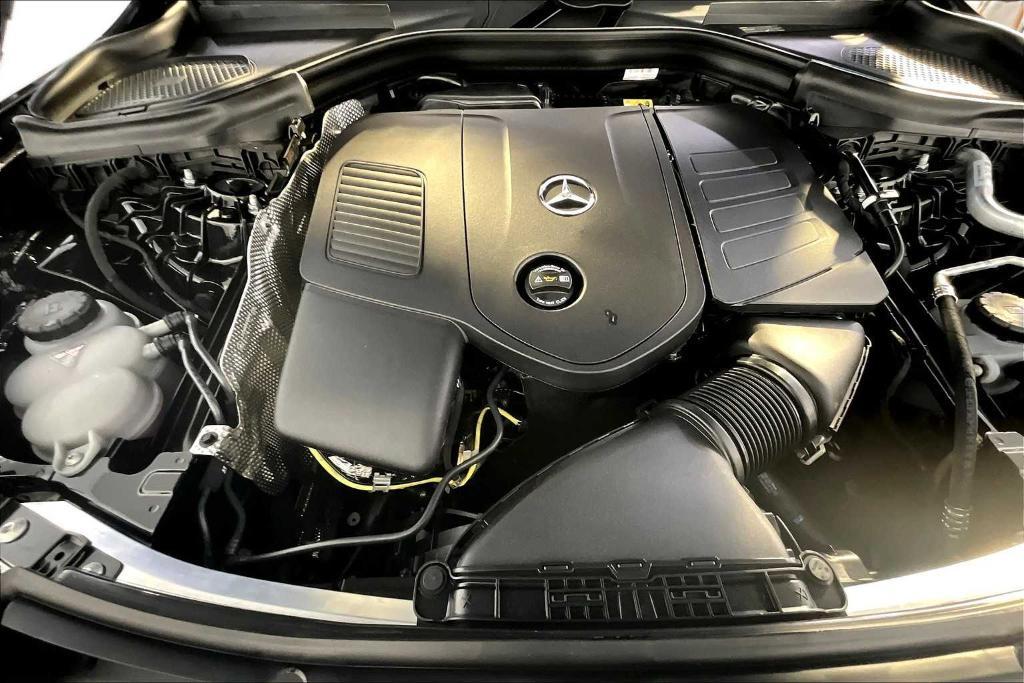 new 2025 Mercedes-Benz GLC 300 car, priced at $61,795