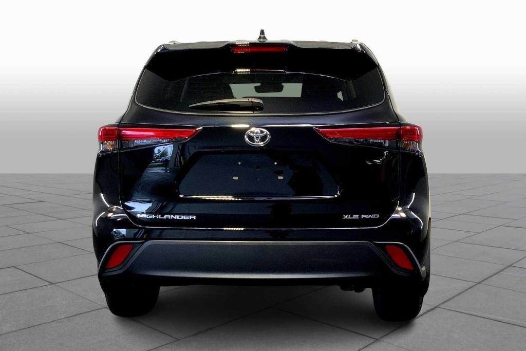 used 2022 Toyota Highlander car, priced at $39,211