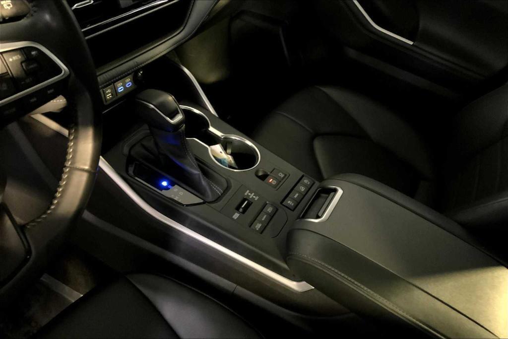 used 2022 Toyota Highlander car, priced at $39,211