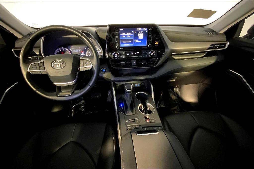 used 2022 Toyota Highlander car, priced at $39,211
