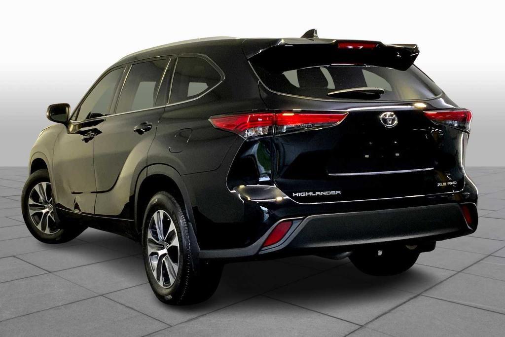 used 2022 Toyota Highlander car, priced at $39,211