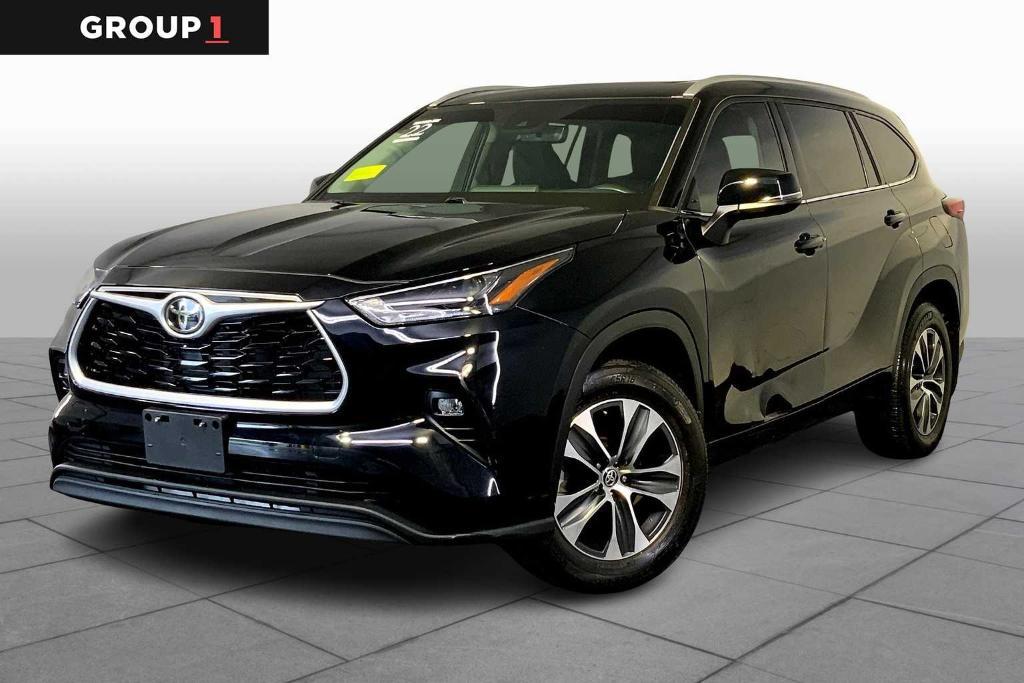 used 2022 Toyota Highlander car, priced at $39,211