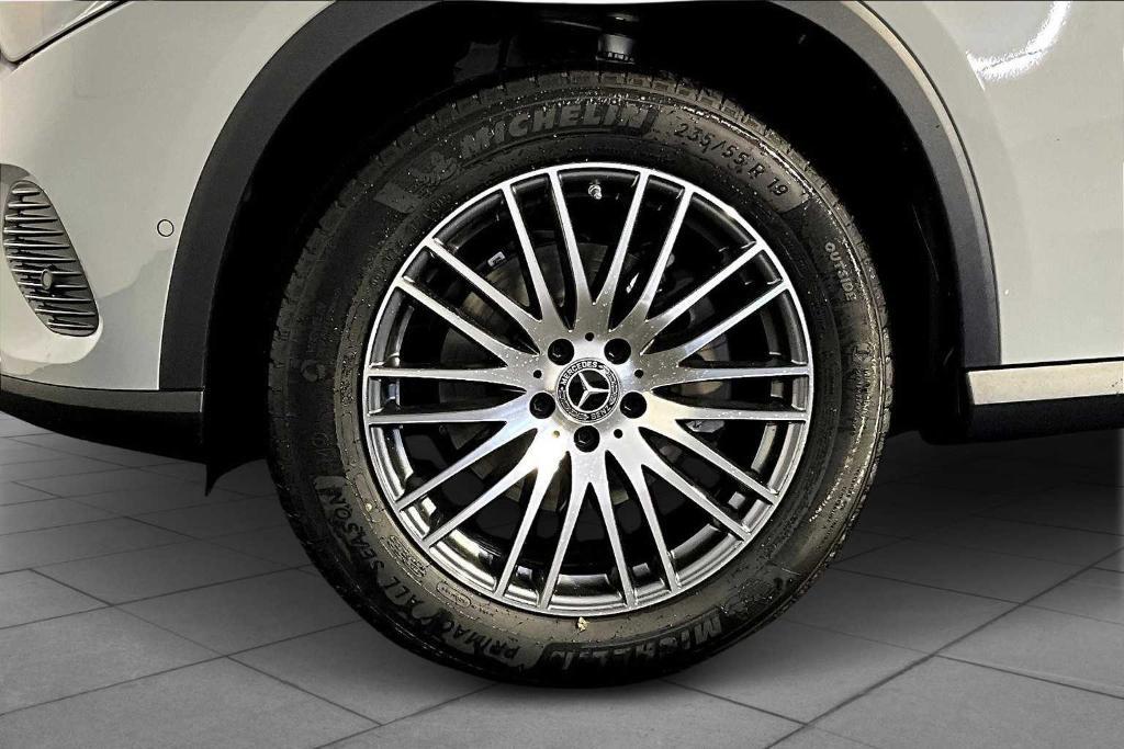 new 2026 Mercedes-Benz GLC 300 car, priced at $61,515