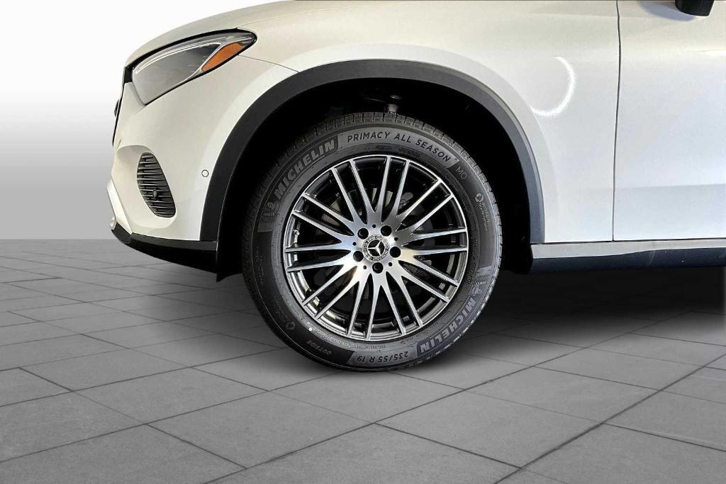 new 2025 Mercedes-Benz GLC 300 car, priced at $58,870