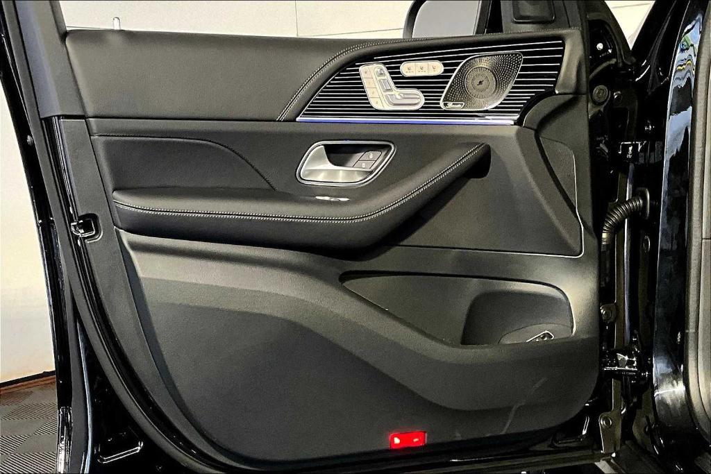 new 2025 Mercedes-Benz GLS 580 car, priced at $127,405