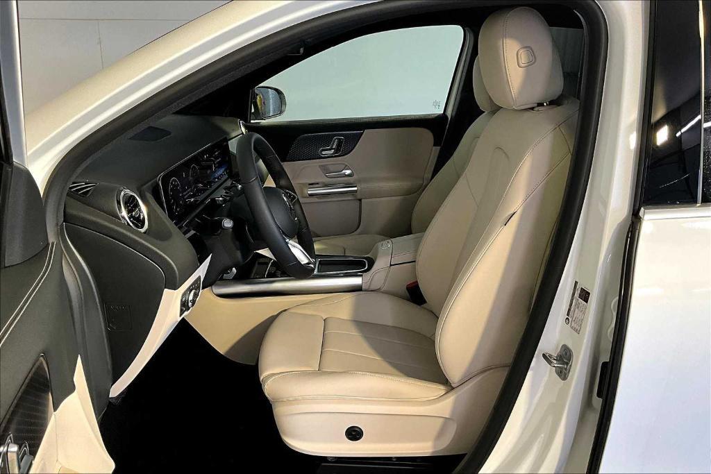new 2025 Mercedes-Benz GLA 250 car, priced at $44,250