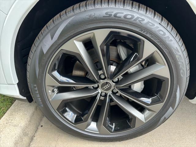 new 2025 Audi Q7 car, priced at $77,450