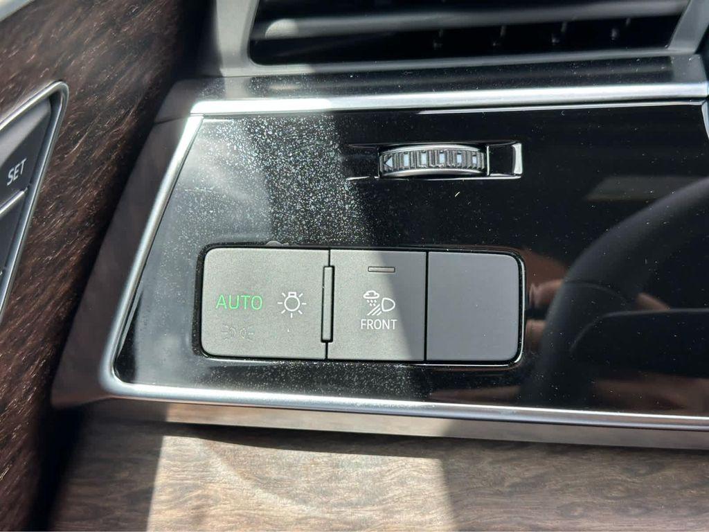 new 2025 Audi Q7 car, priced at $70,070