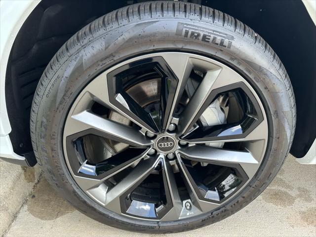 new 2025 Audi Q7 car, priced at $77,000