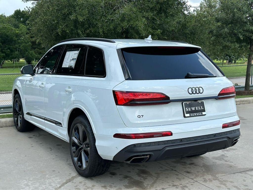 new 2025 Audi Q7 car, priced at $70,070