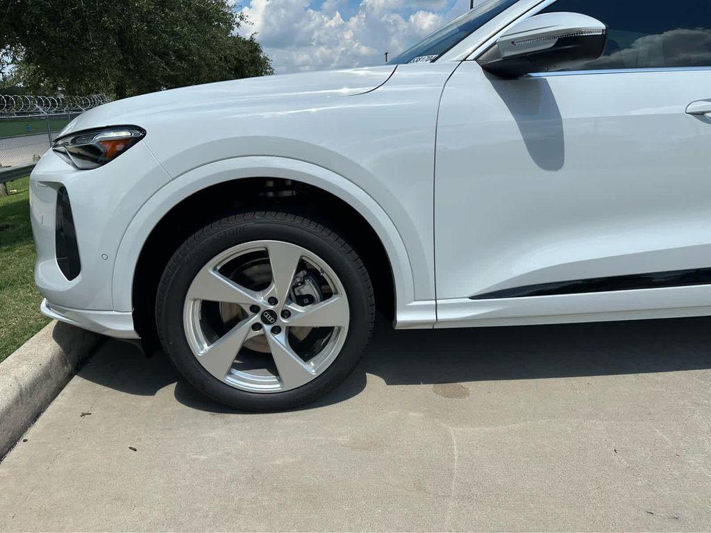 new 2025 Audi Q5 car, priced at $60,350