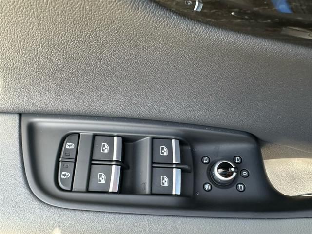 new 2025 Audi Q7 car, priced at $77,080