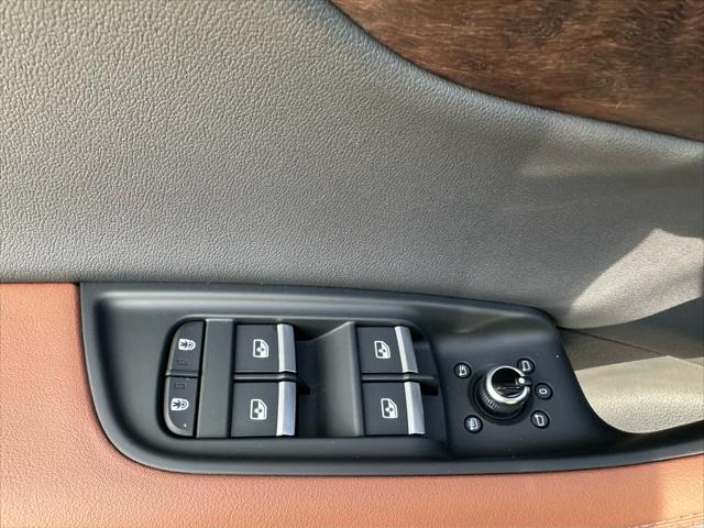 new 2025 Audi Q7 car, priced at $71,170