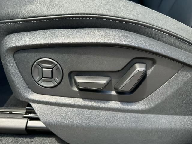 new 2025 Audi Q7 car, priced at $64,920