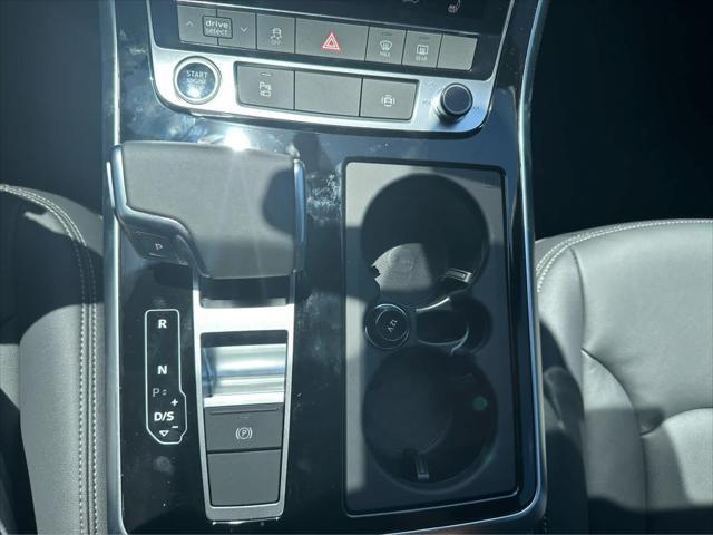 new 2025 Audi Q7 car, priced at $68,870