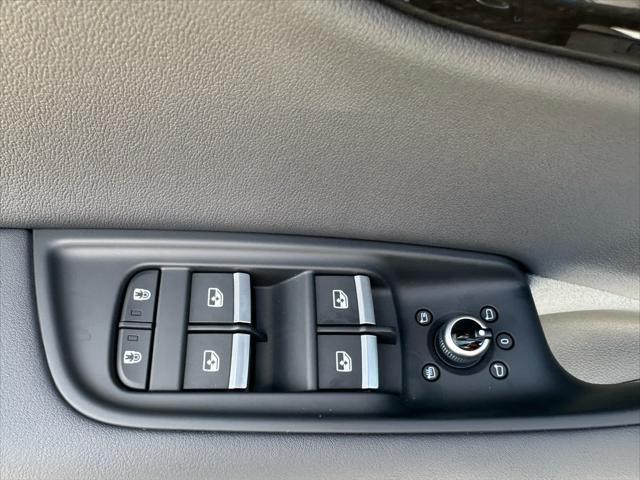 new 2025 Audi Q7 car, priced at $68,870