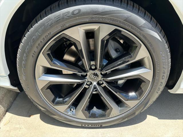 new 2025 Audi Q7 car, priced at $76,645