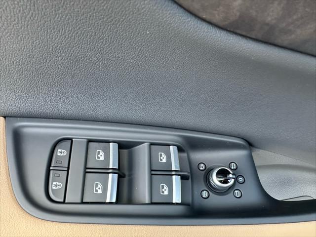 new 2025 Audi Q7 car, priced at $76,950