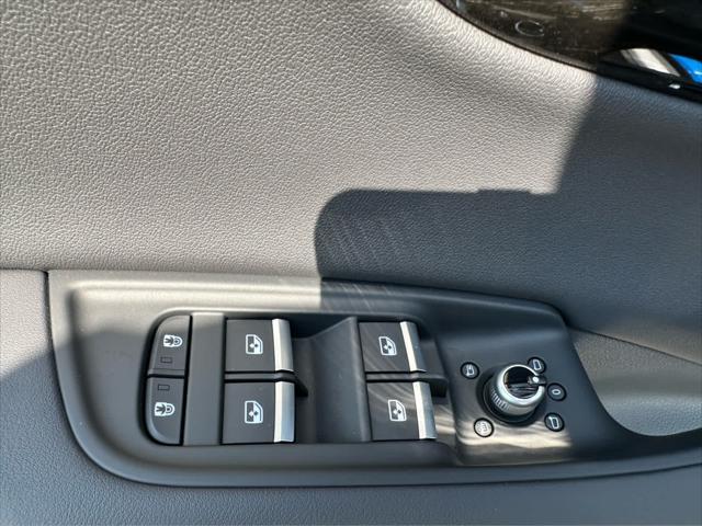 new 2025 Audi Q7 car, priced at $76,350