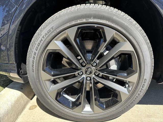 new 2025 Audi Q7 car, priced at $77,840