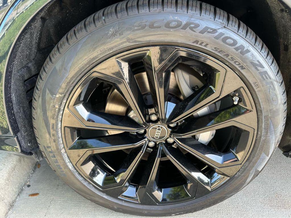 new 2025 Audi Q7 car, priced at $85,745
