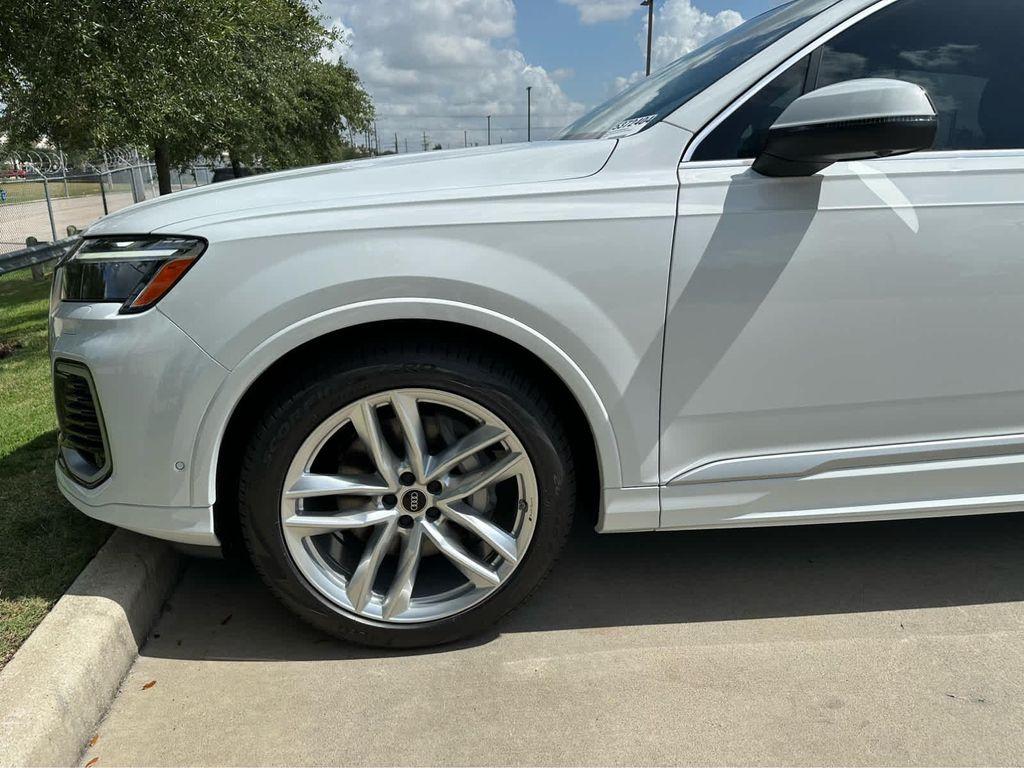 new 2025 Audi Q7 car, priced at $76,350