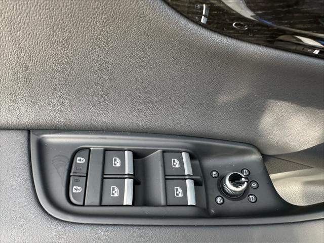 new 2025 Audi Q7 car, priced at $77,450