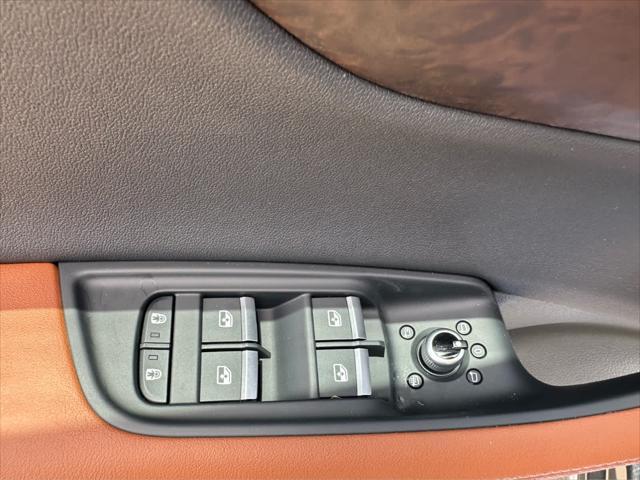 new 2025 Audi Q7 car, priced at $80,900