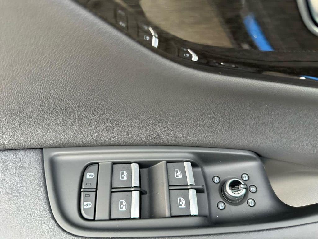 new 2025 Audi Q7 car, priced at $73,143