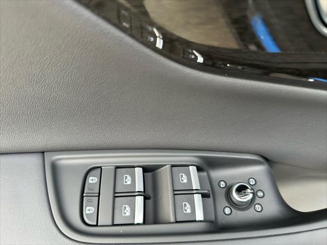 new 2025 Audi Q7 car, priced at $82,260