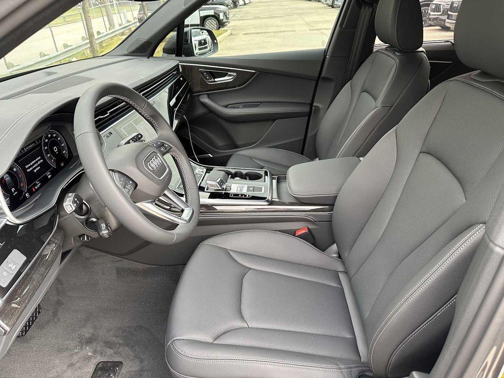 new 2025 Audi Q7 car, priced at $71,694