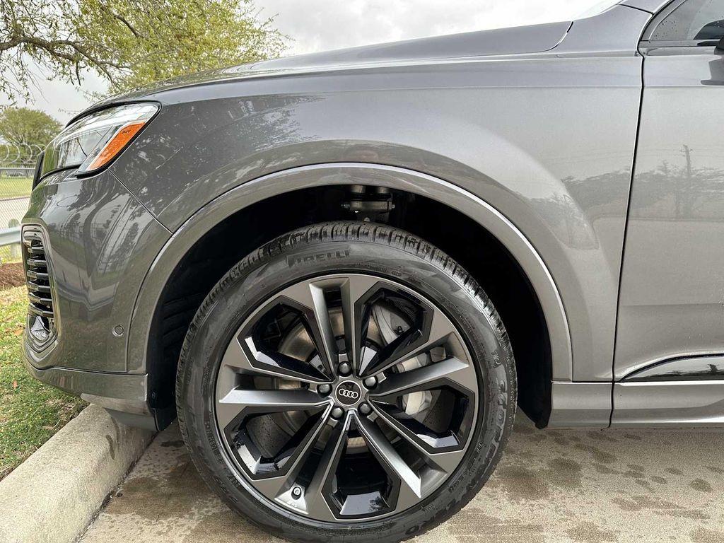 new 2025 Audi Q7 car, priced at $71,694