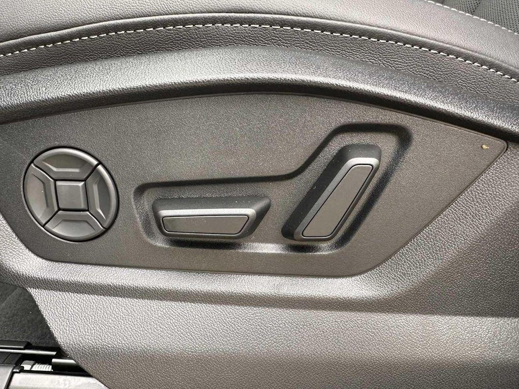 new 2025 Audi Q7 car, priced at $71,694