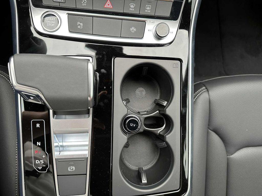 new 2025 Audi Q7 car, priced at $71,694