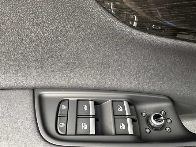 new 2025 Audi Q7 car, priced at $78,080