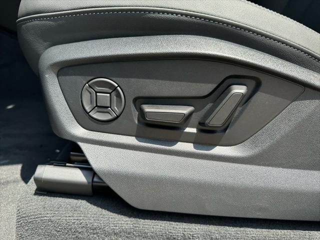 new 2025 Audi Q7 car, priced at $76,350
